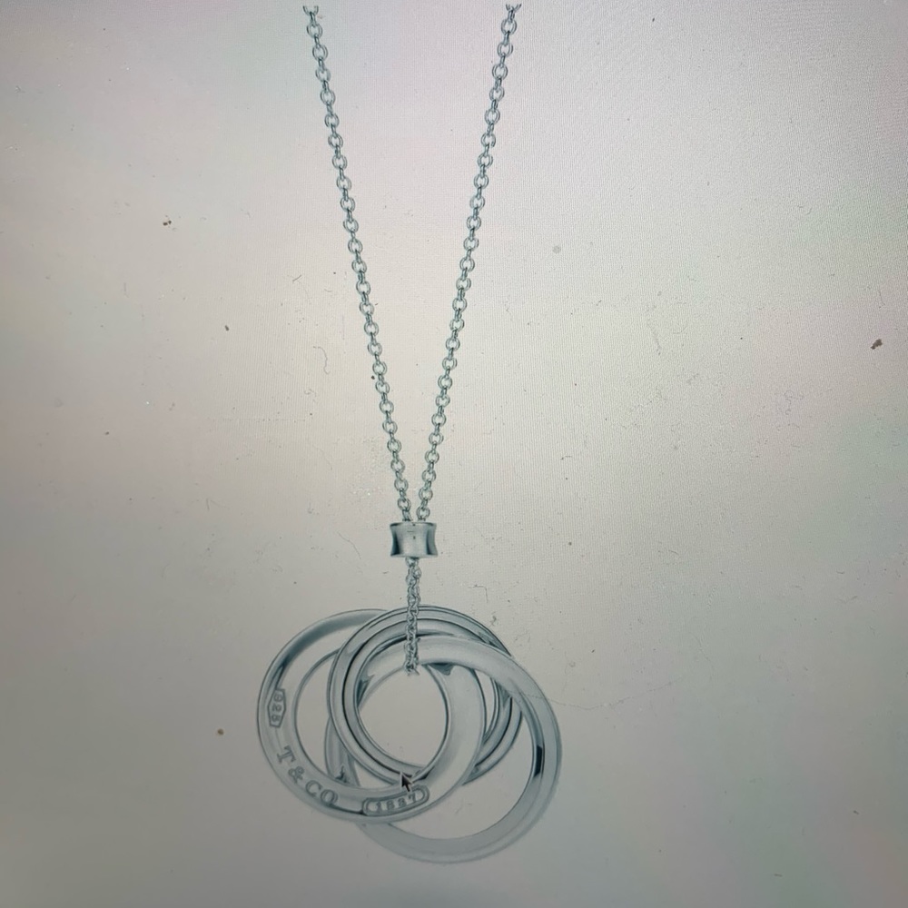 Selling a Tiffany and co., circles necklace